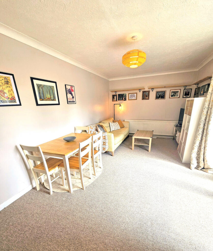 LOUNGE - DINING ROOM