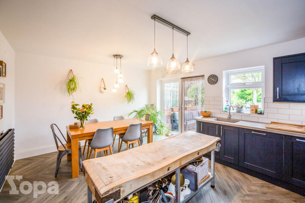 Kitchen / Dining Room