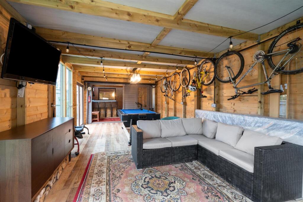 1 Hallcroft Way_15.jpg