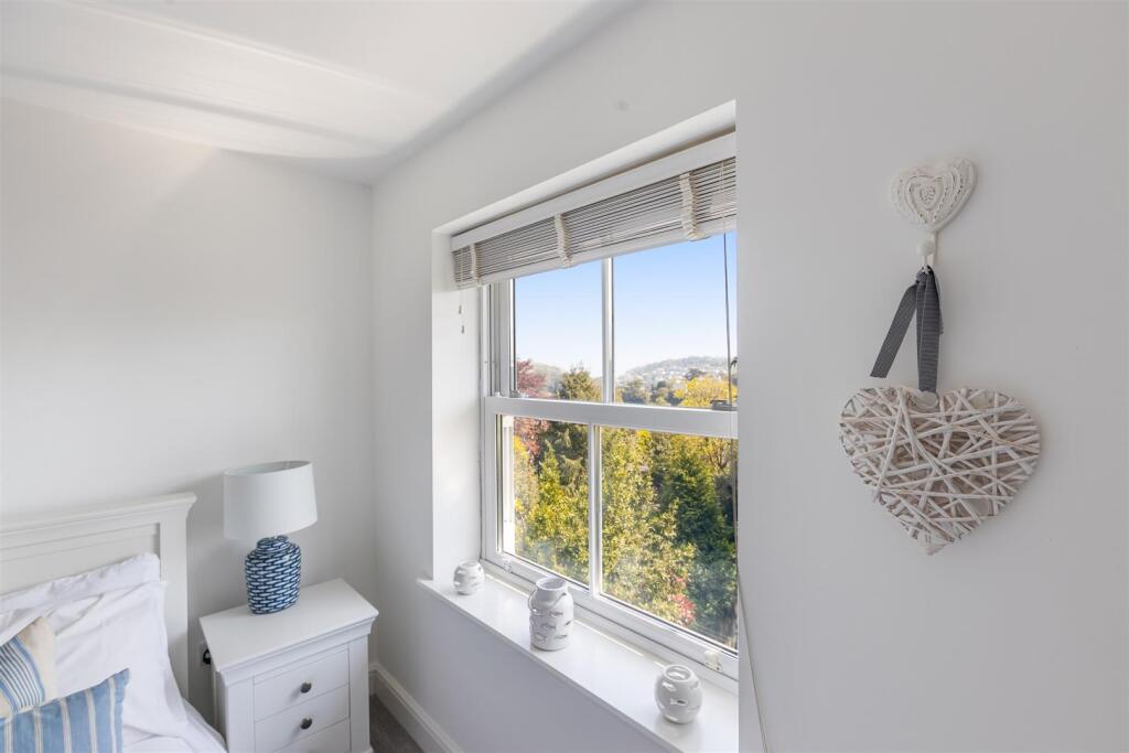 A27 - The Hamptons, Torquay - 250429.jpg