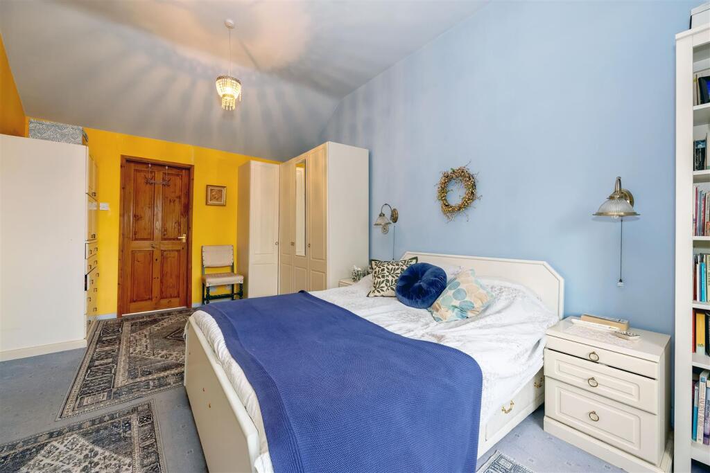 Master Bedroom 1.1 SAPL3648-20251008-DxO_DeepPRIME