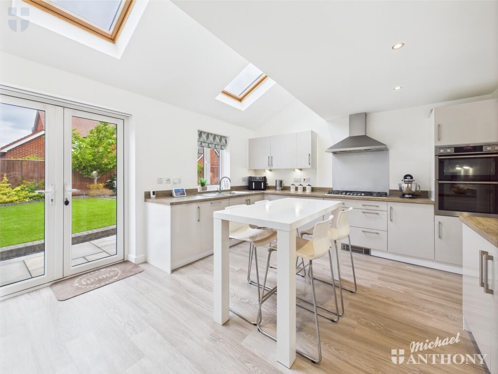 CAM03852G0-PR0297-STILL018