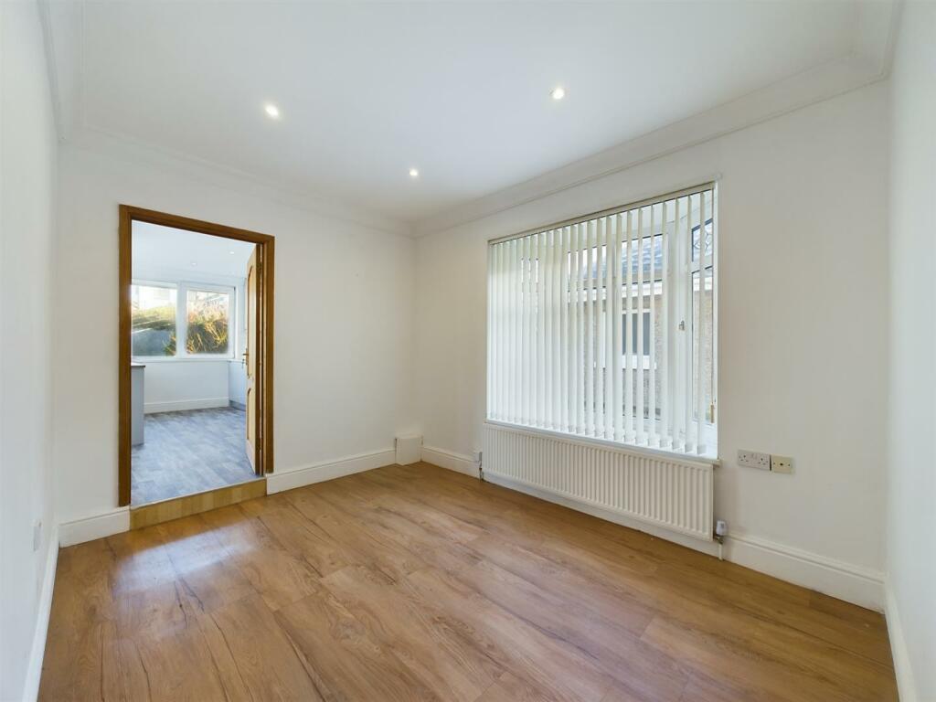 9 Henver Road Dining Room
