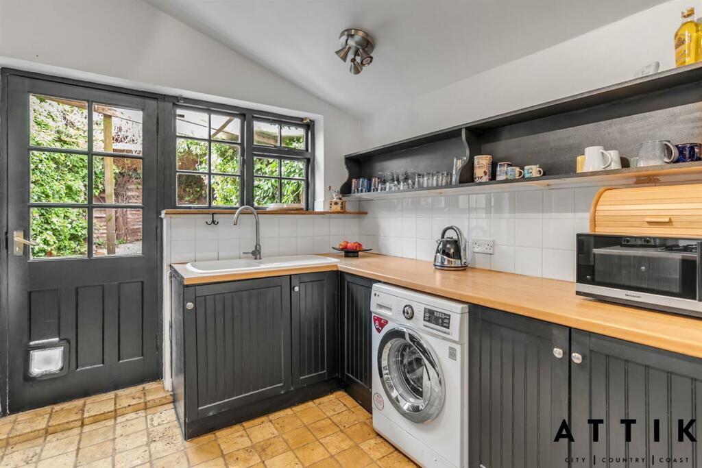 92 London Road, Halesworth, IP19 8LS (13).jpg