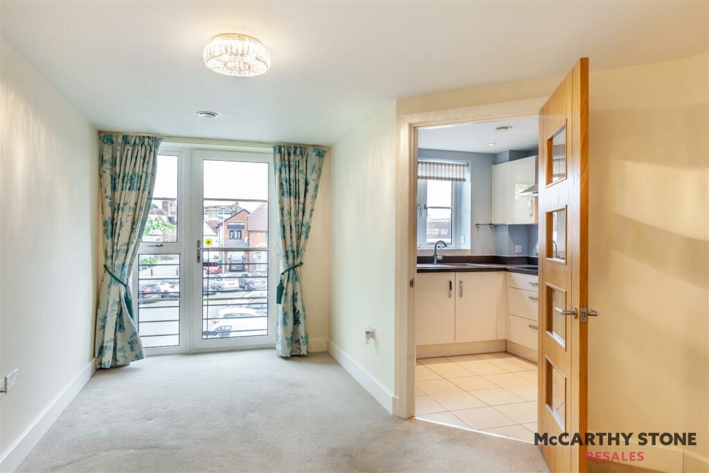 8602515-interior17.JPG
