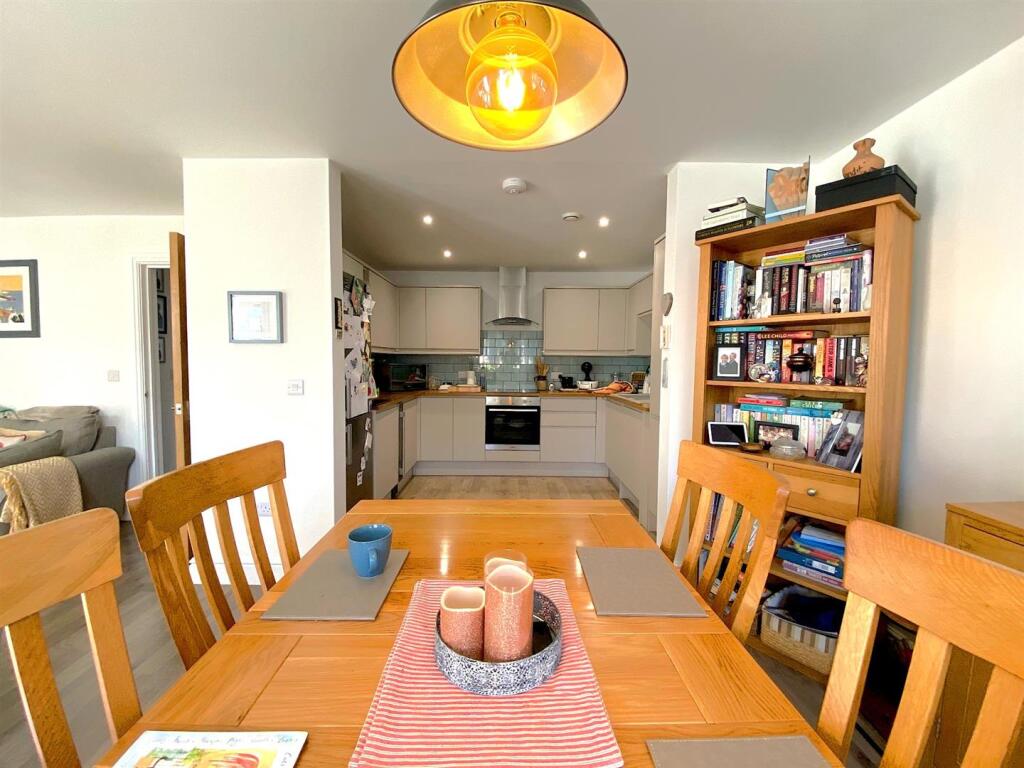56C Haslam Crescent - Diner &amp; Kitchen.jpg
