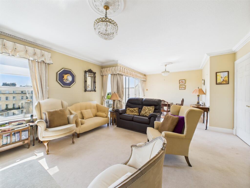 CAM01740G0-PR0385-STILL002