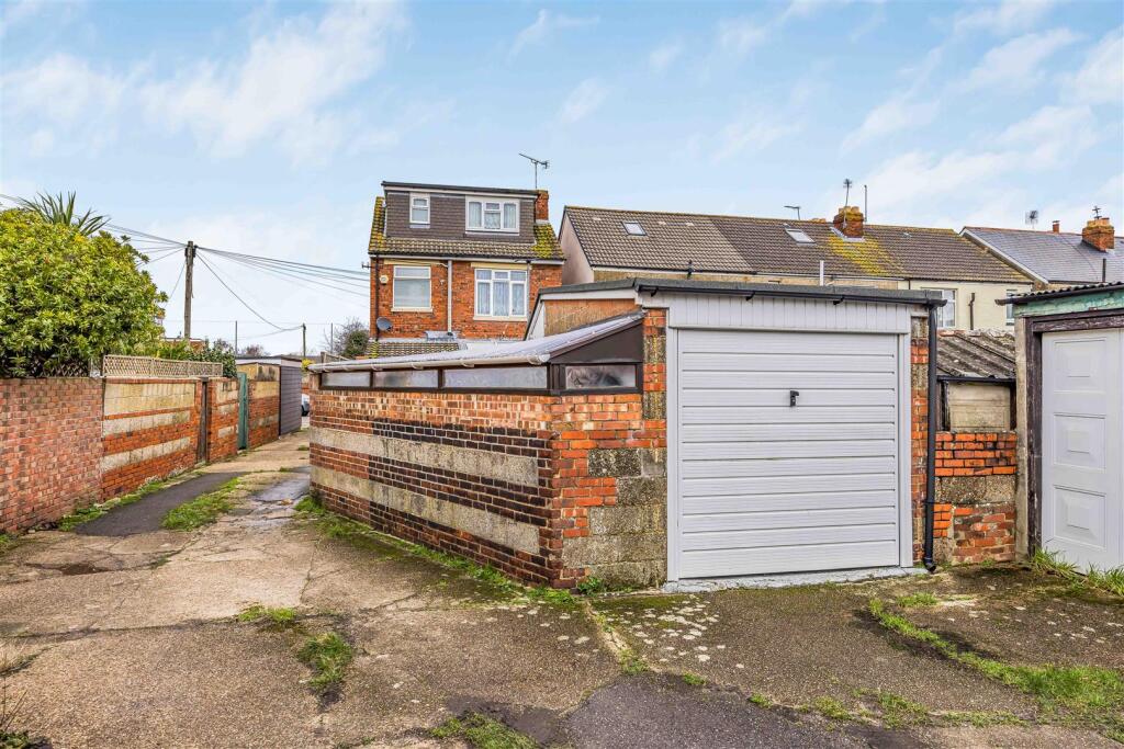 2A Wesley Grove, Copnor-Small-PorticoMarketing-Sol