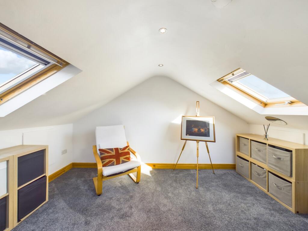 CAM03162G0-PR0172-STILL023