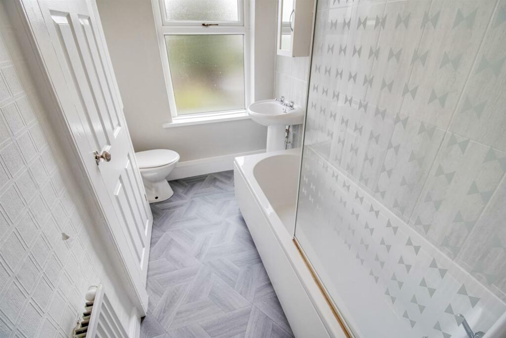BATHROOM/W.C.