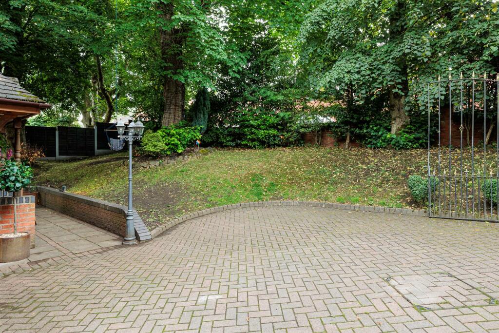 Front Garden/Parking