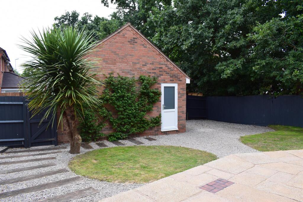 Garden / Garage