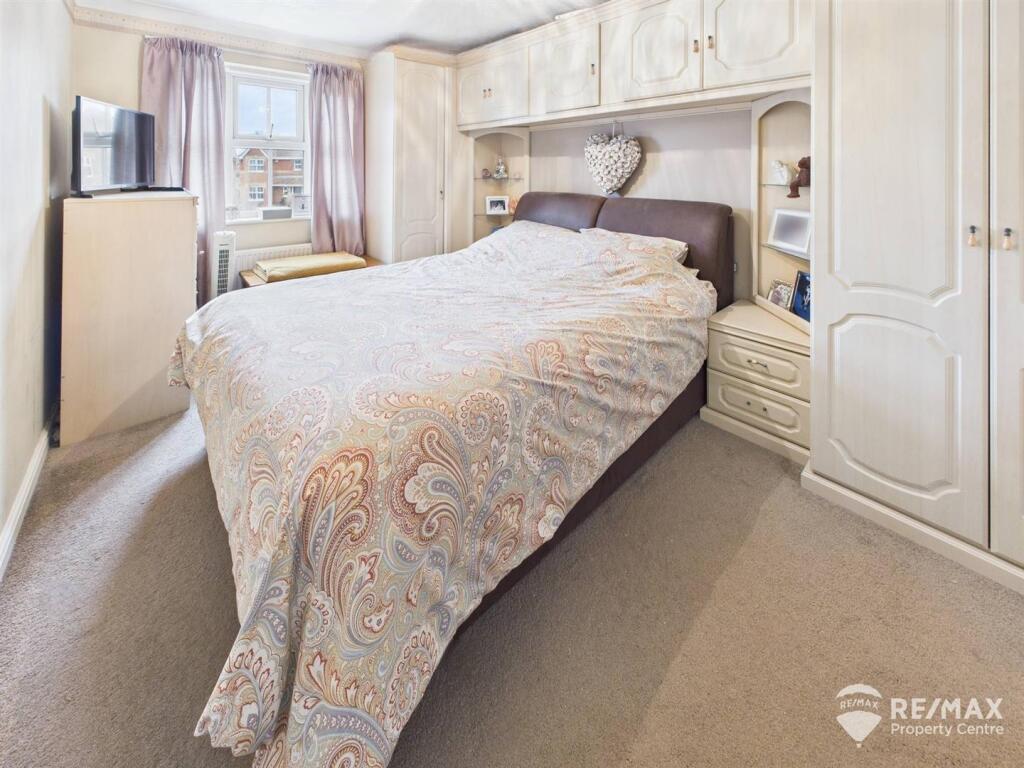 Bedroom 1.jpg