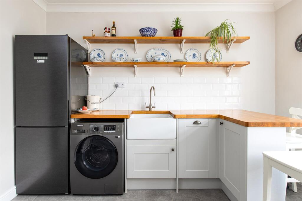 Kitchen_2.jpg