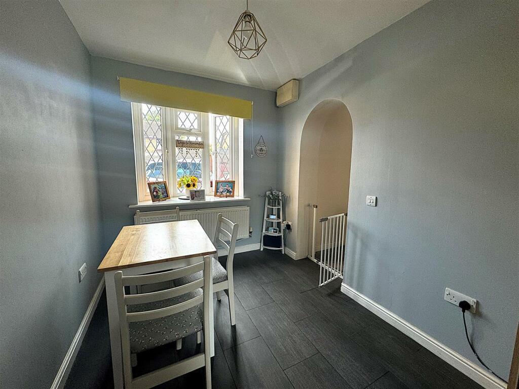 Dining Area.jpg
