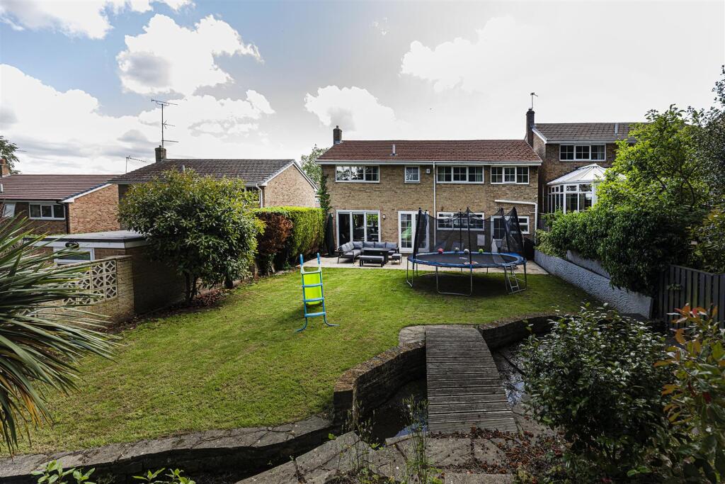 Bramleys Estate Agents - Cheviot Way - Mirfield (6