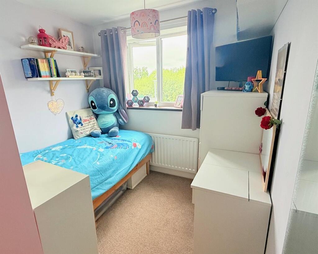 newbedblueroom.jpg