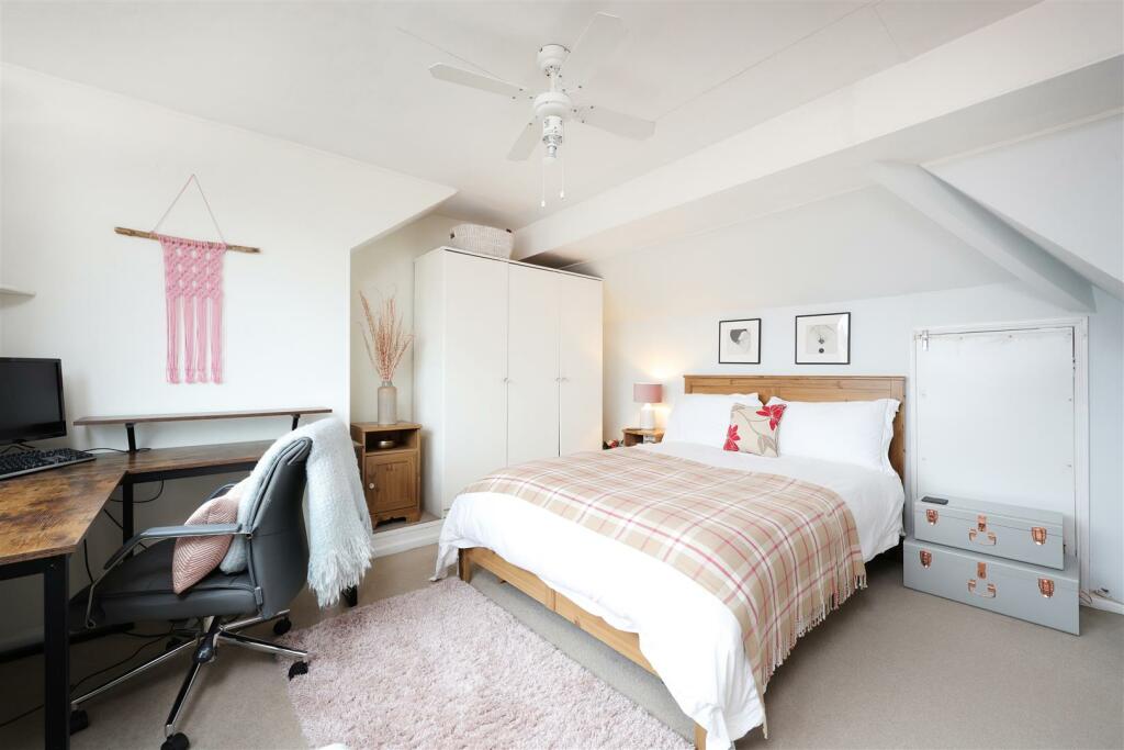 38 Byron Street 3.JPG