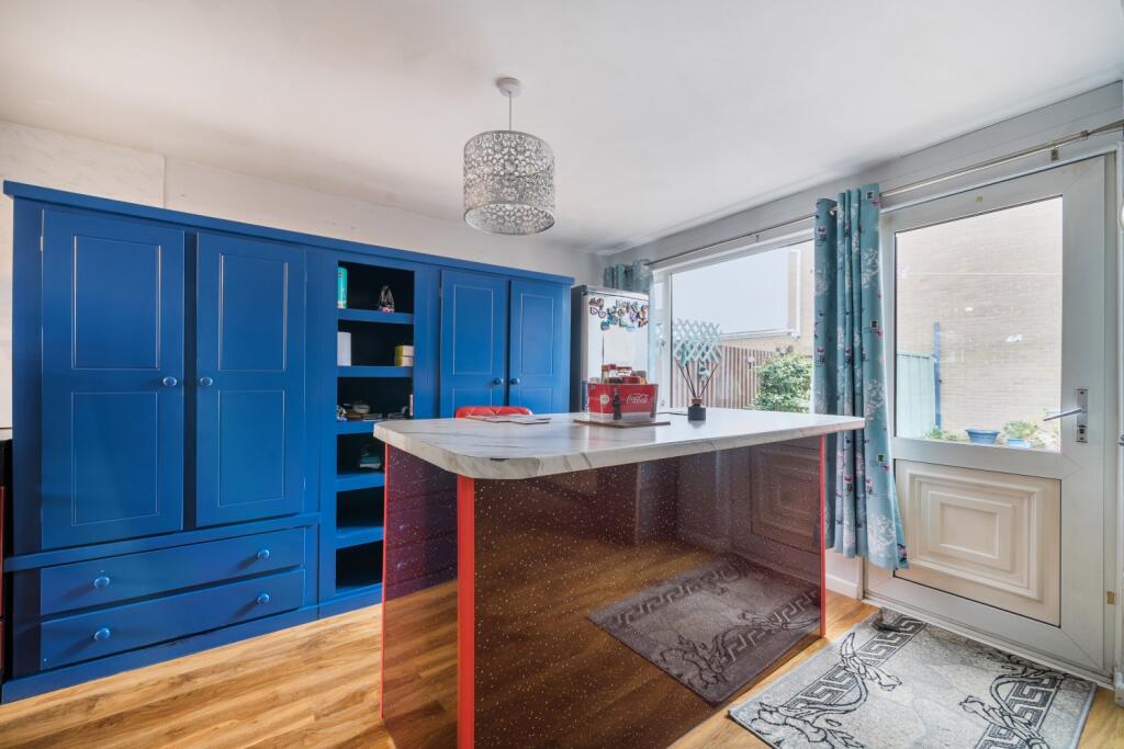 1387513-16-69401fec9df14