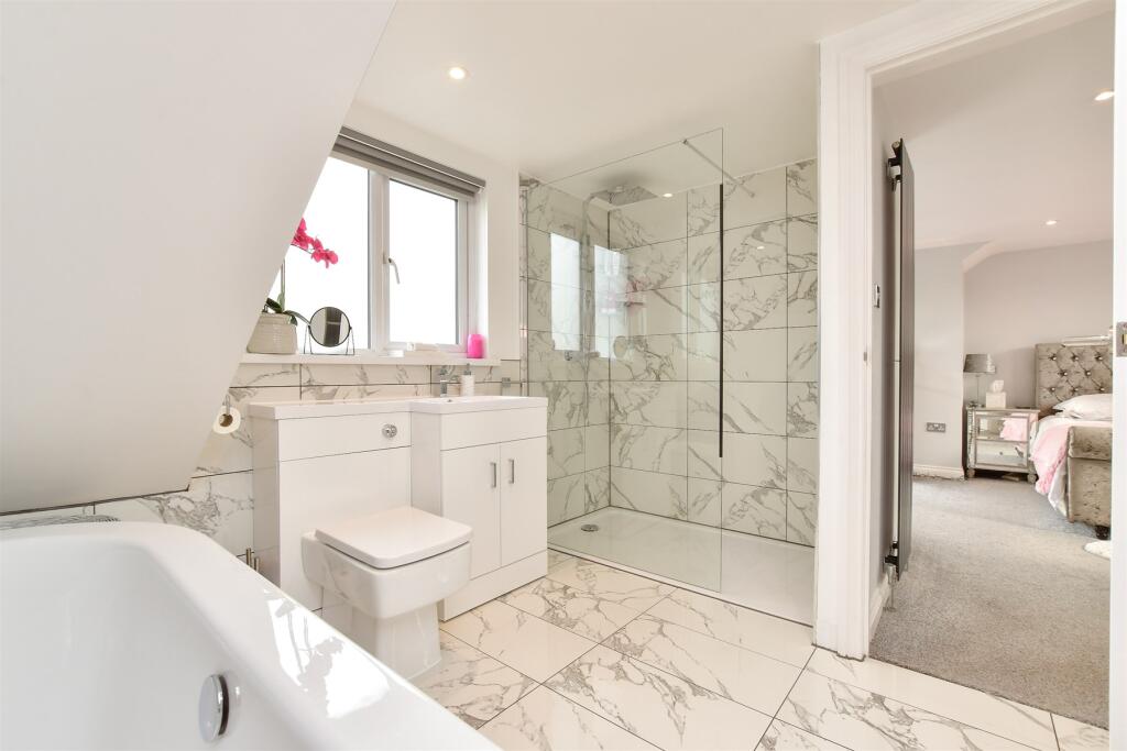 En-Suite Bathroom