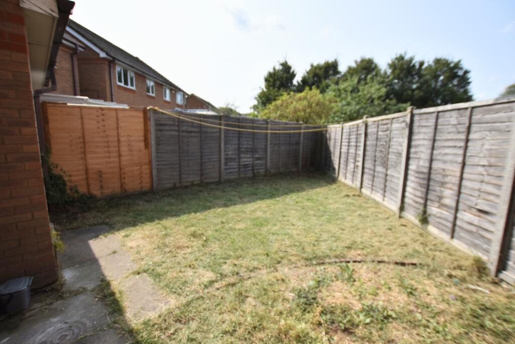 40 Rhodes Place garden new