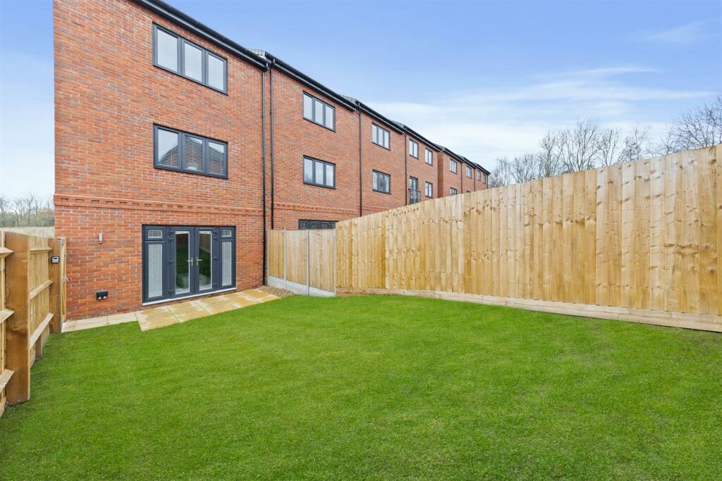 Externals@WoolfGroveWeb07.jpg
