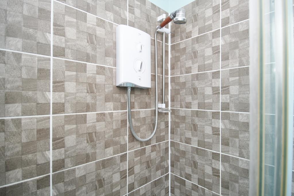 Loft en-suite photo 1