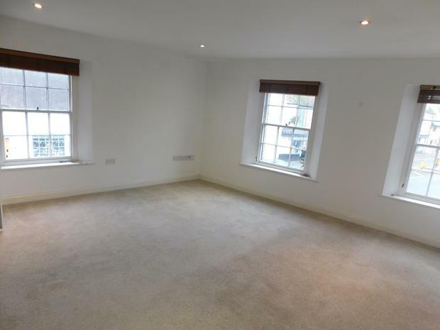 20 Market Square Living room 3