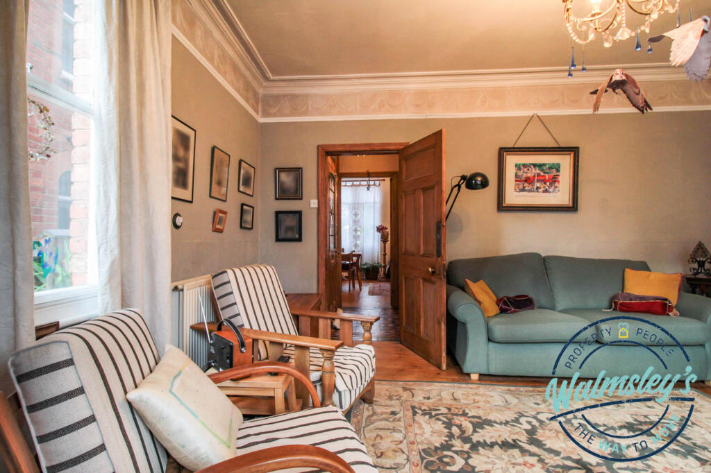 Front sitting room towards hallway