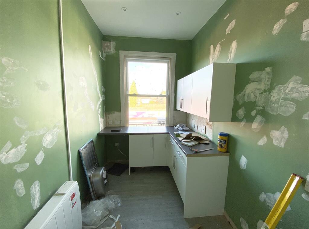 Kitchen 002.jpg