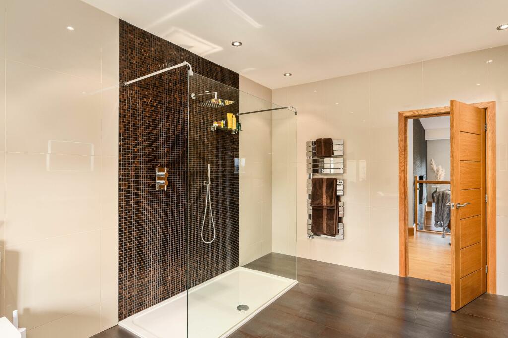 Main family bathroom 