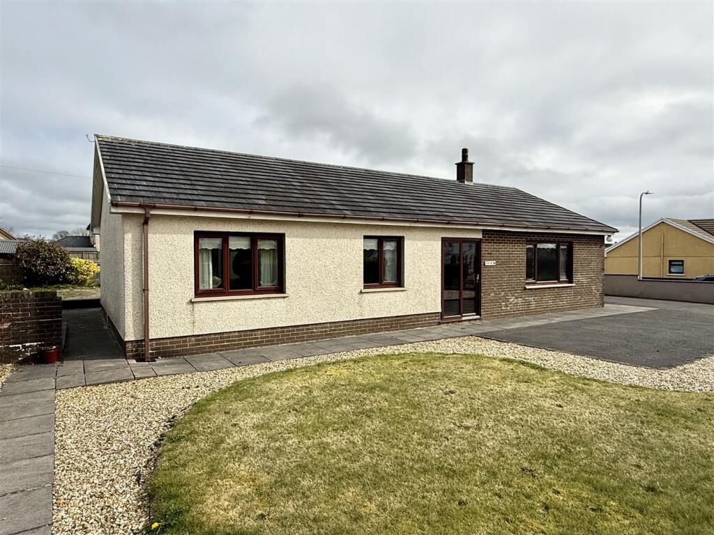 RECESSED ENTRANCE PORCH