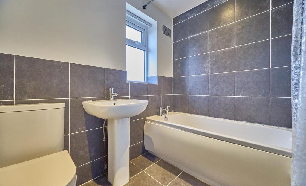 78 Featherston Drive BB.jpg