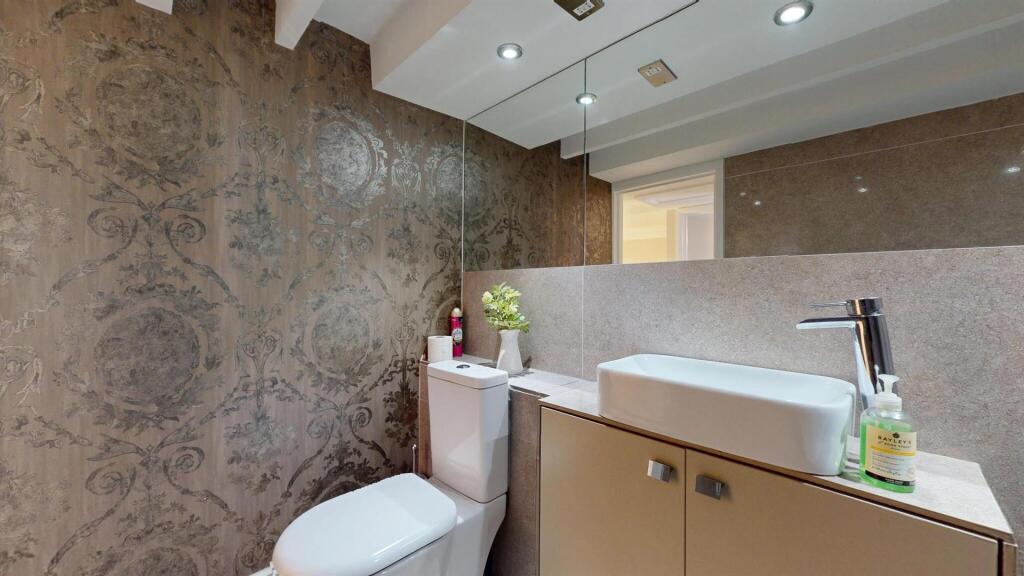 5, 69ECSfamilybathroom3.jpg
