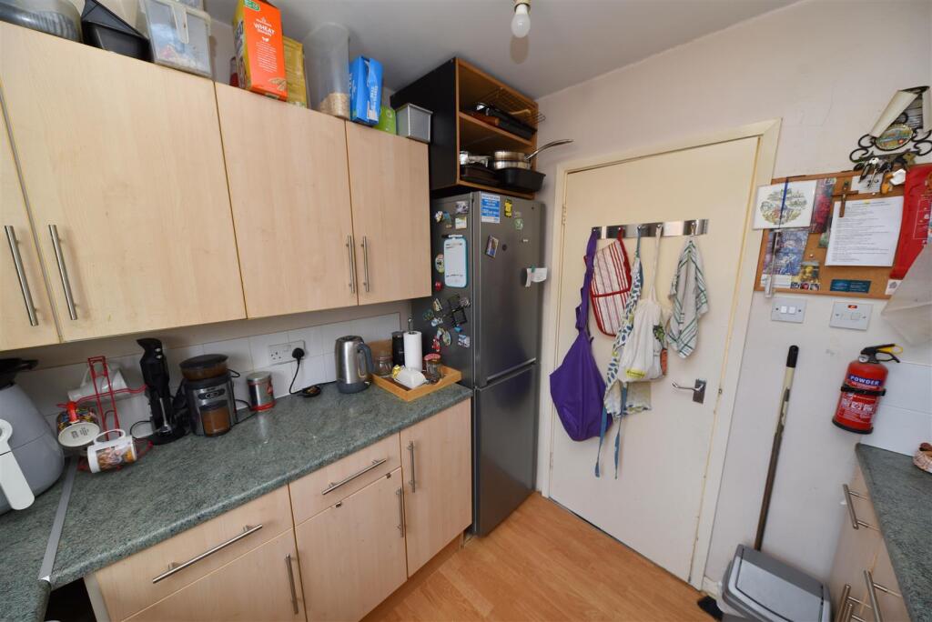 kitchen2.JPG