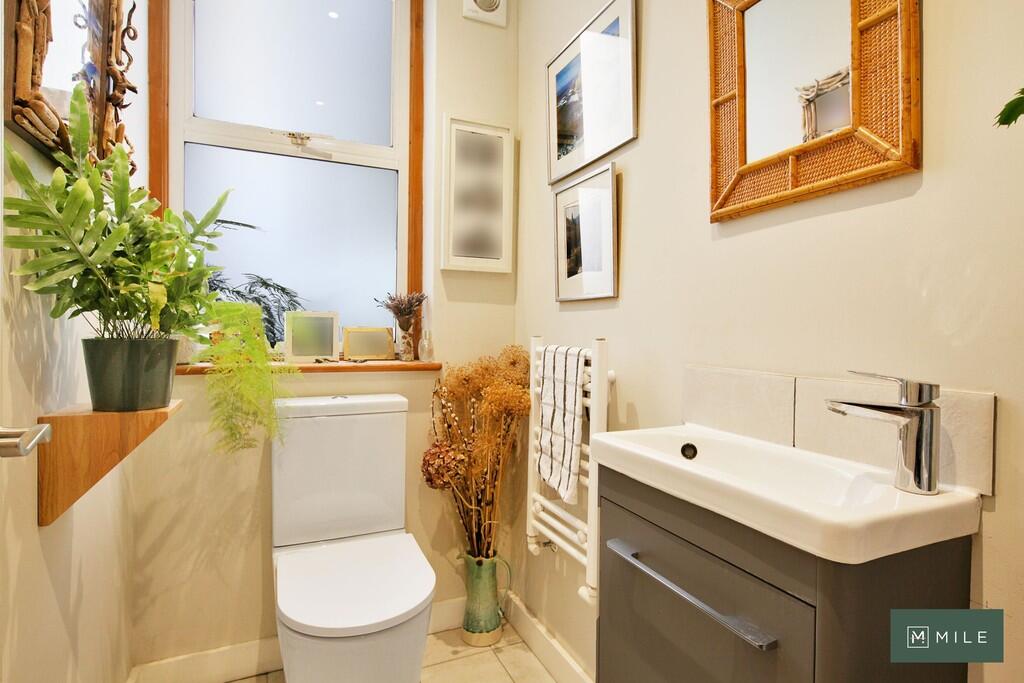 Flat A, 11 Bramst...