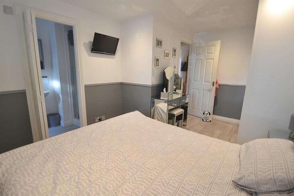 44THEBELFRYBED1111.JPG