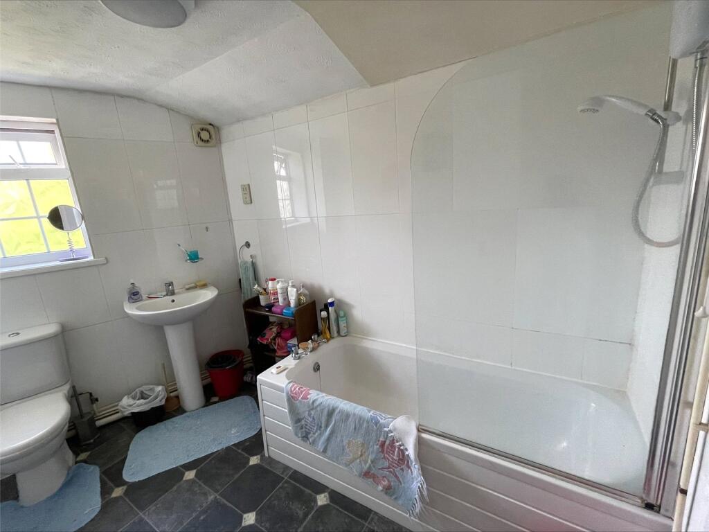 Flat 3 Bathroom
