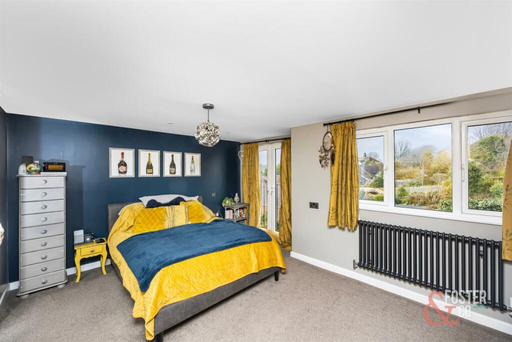 Queen Victoria Ave 32-0003.jpg