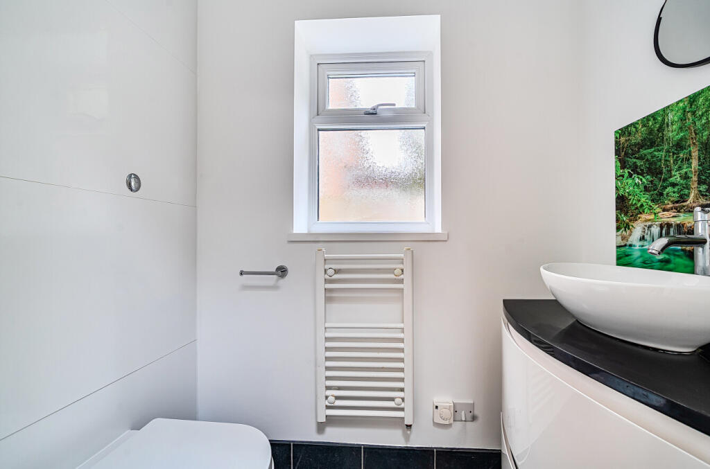 1370286-7-68f2661...