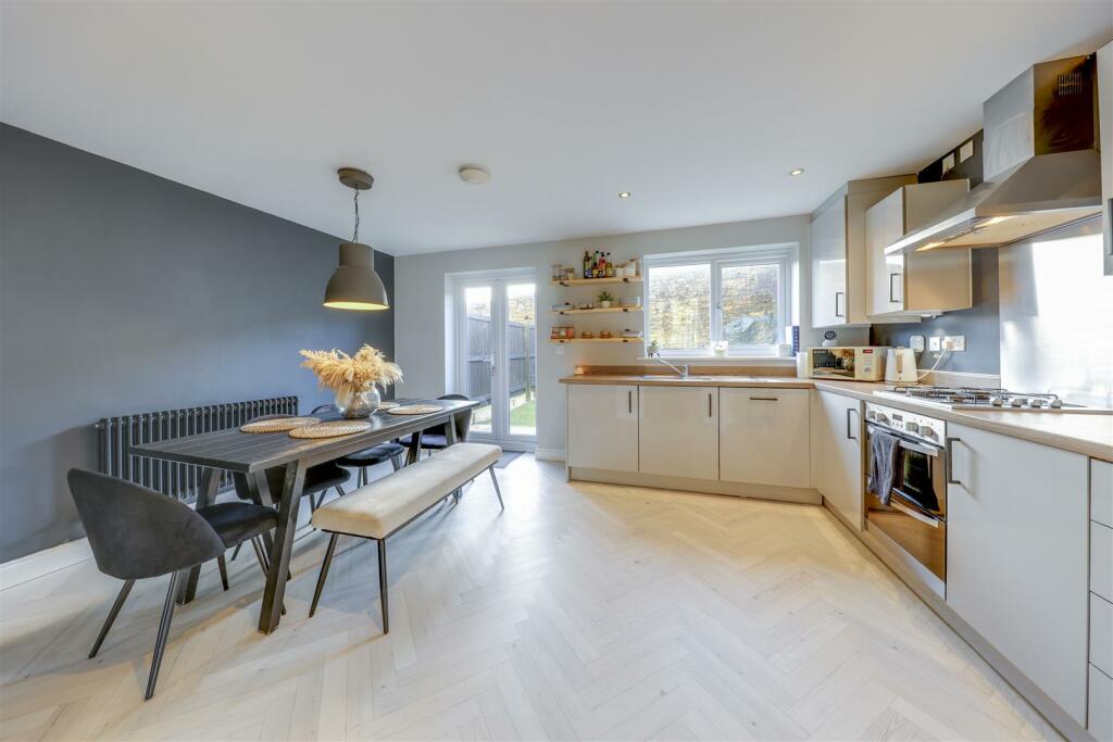 Open Plan Kitchen / Dining