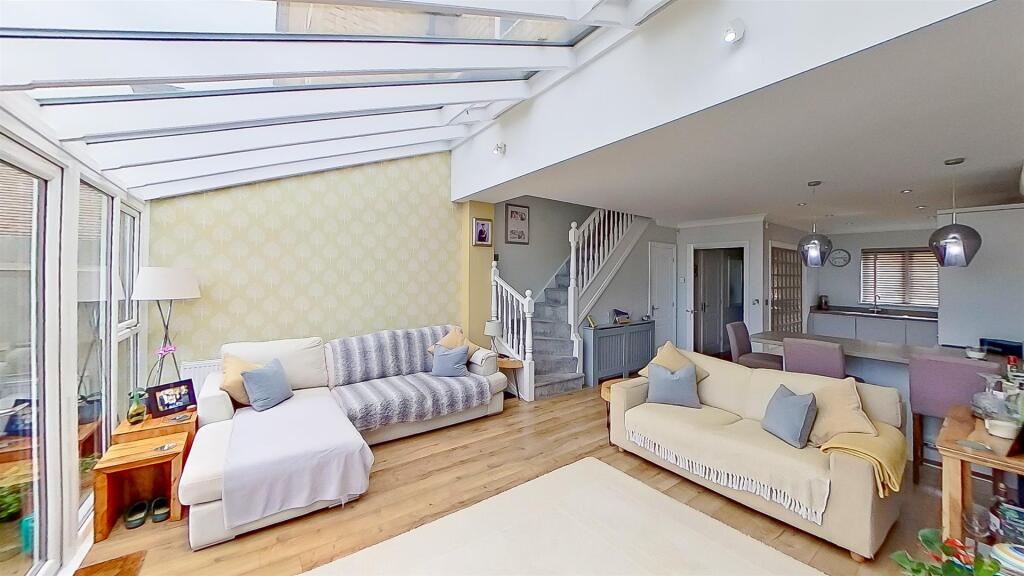 OPEN PLAN LIVING SPACE