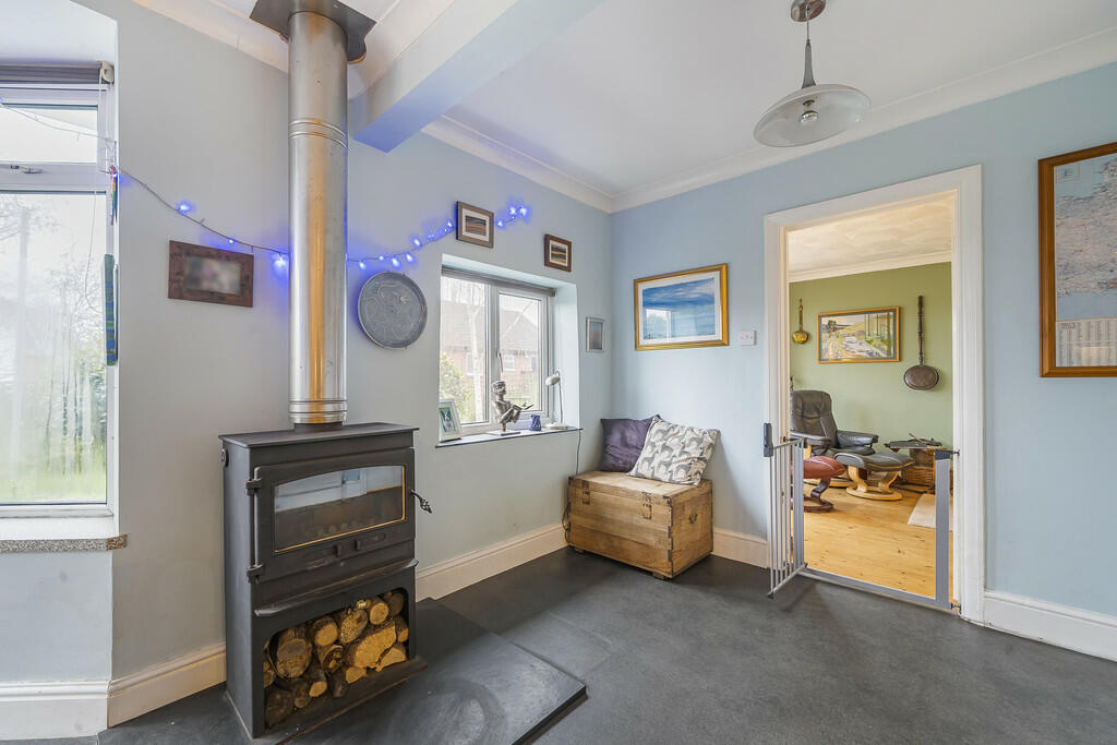 Breakfast/Sitting...