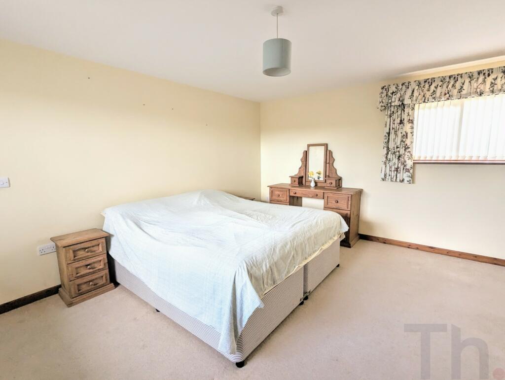 Bedroom 1 - pic 2