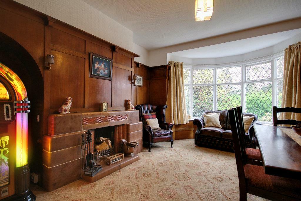Front sitting room/Dining room