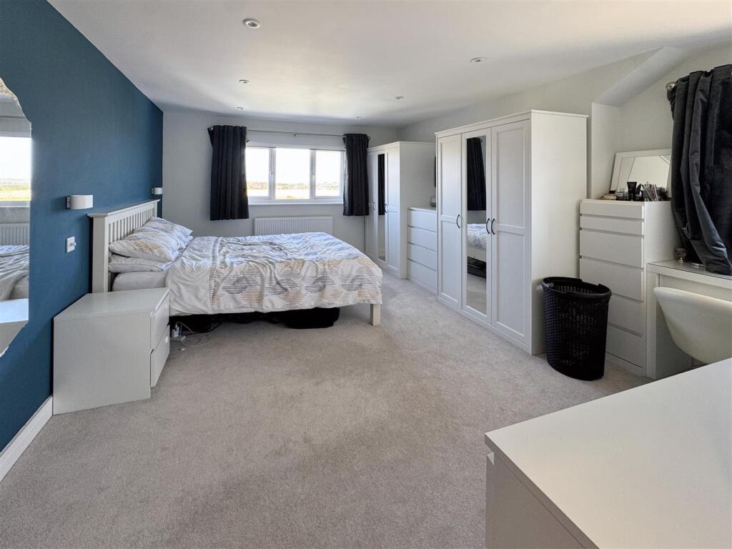 Master Bedroom with En-Suite