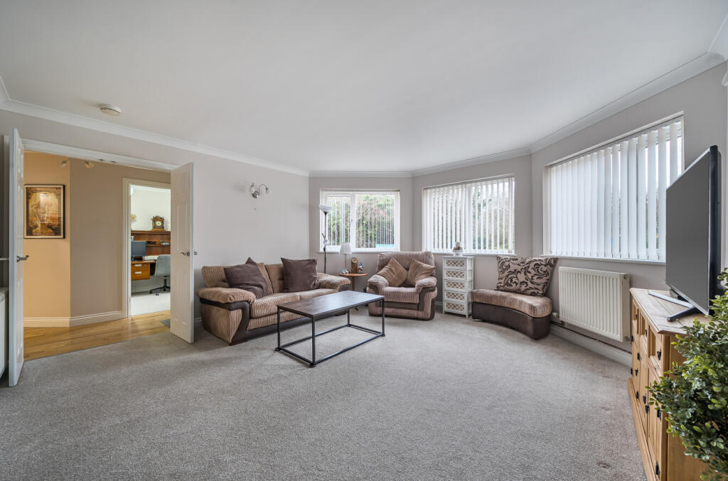 1392923-3-6942aba...