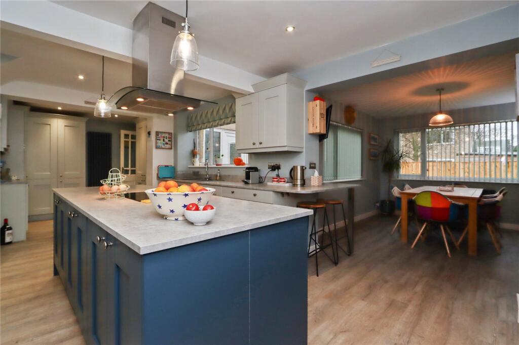 Kitchen Diner Pic 1