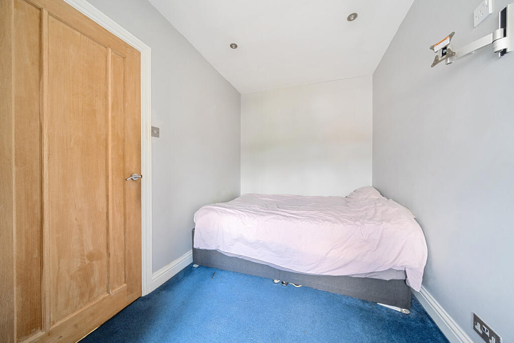 1299605-11-683741...