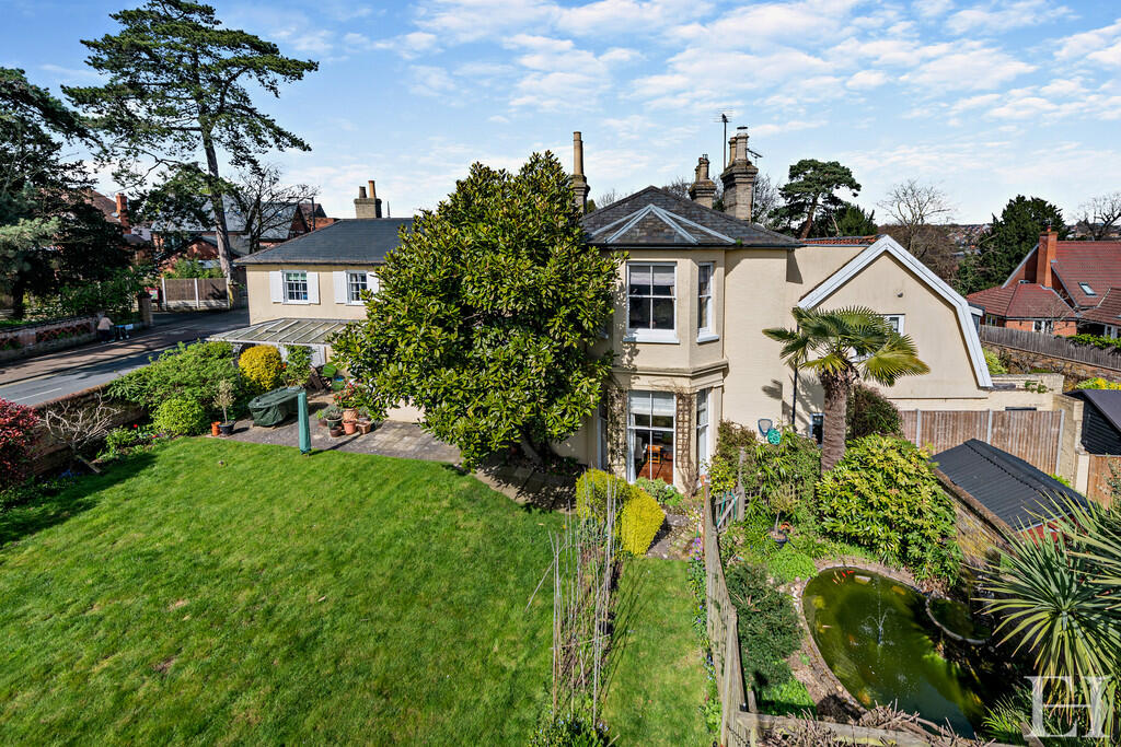 8591206-exteriorw...